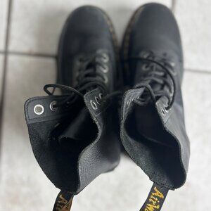 W Size 9 Platform Dr. Martens